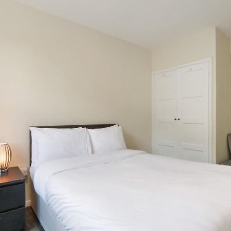 The Serene 2-Bedroom Flat W Free Street Parking Саттон Экстерьер фото