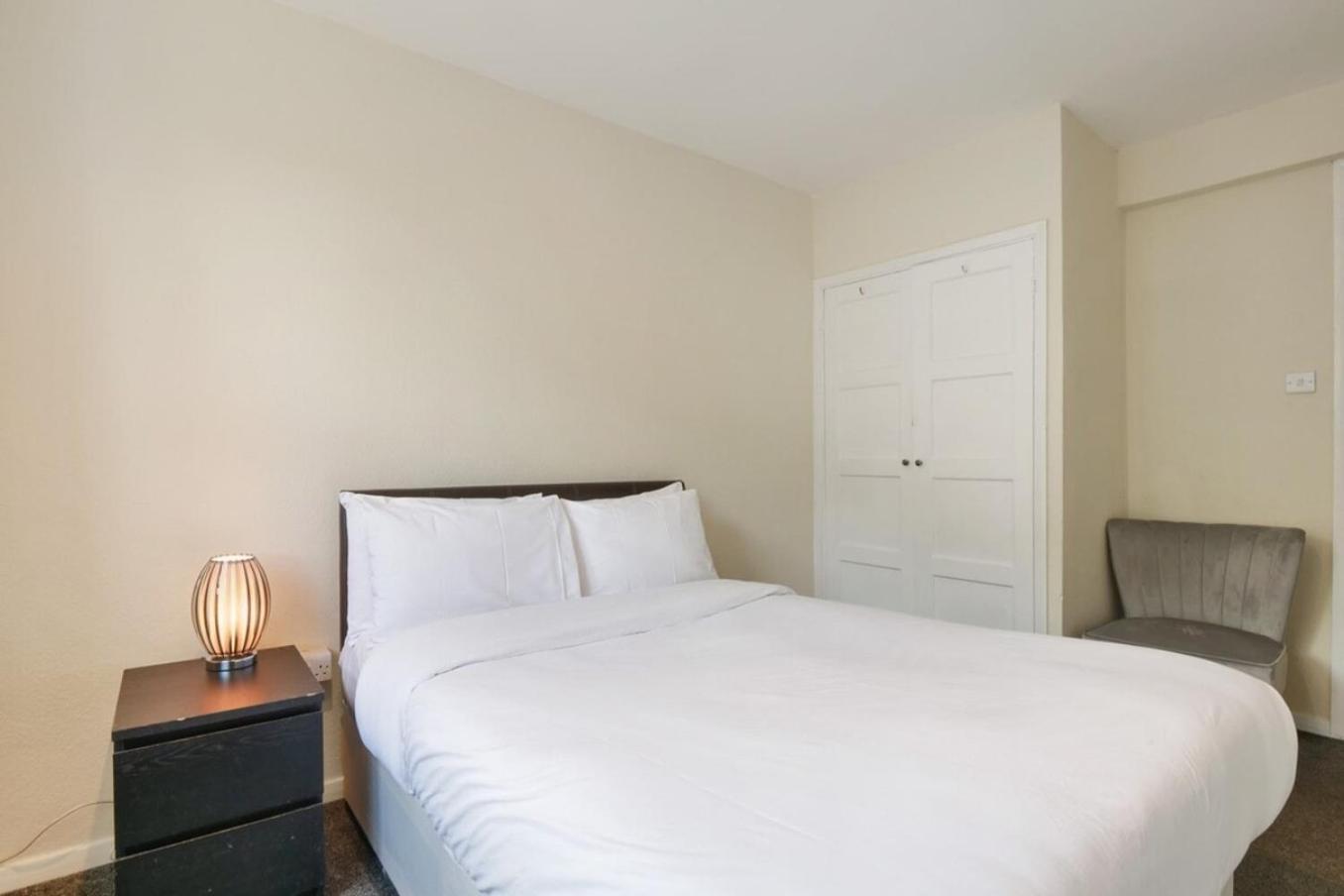 The Serene 2-Bedroom Flat W Free Street Parking Саттон Экстерьер фото