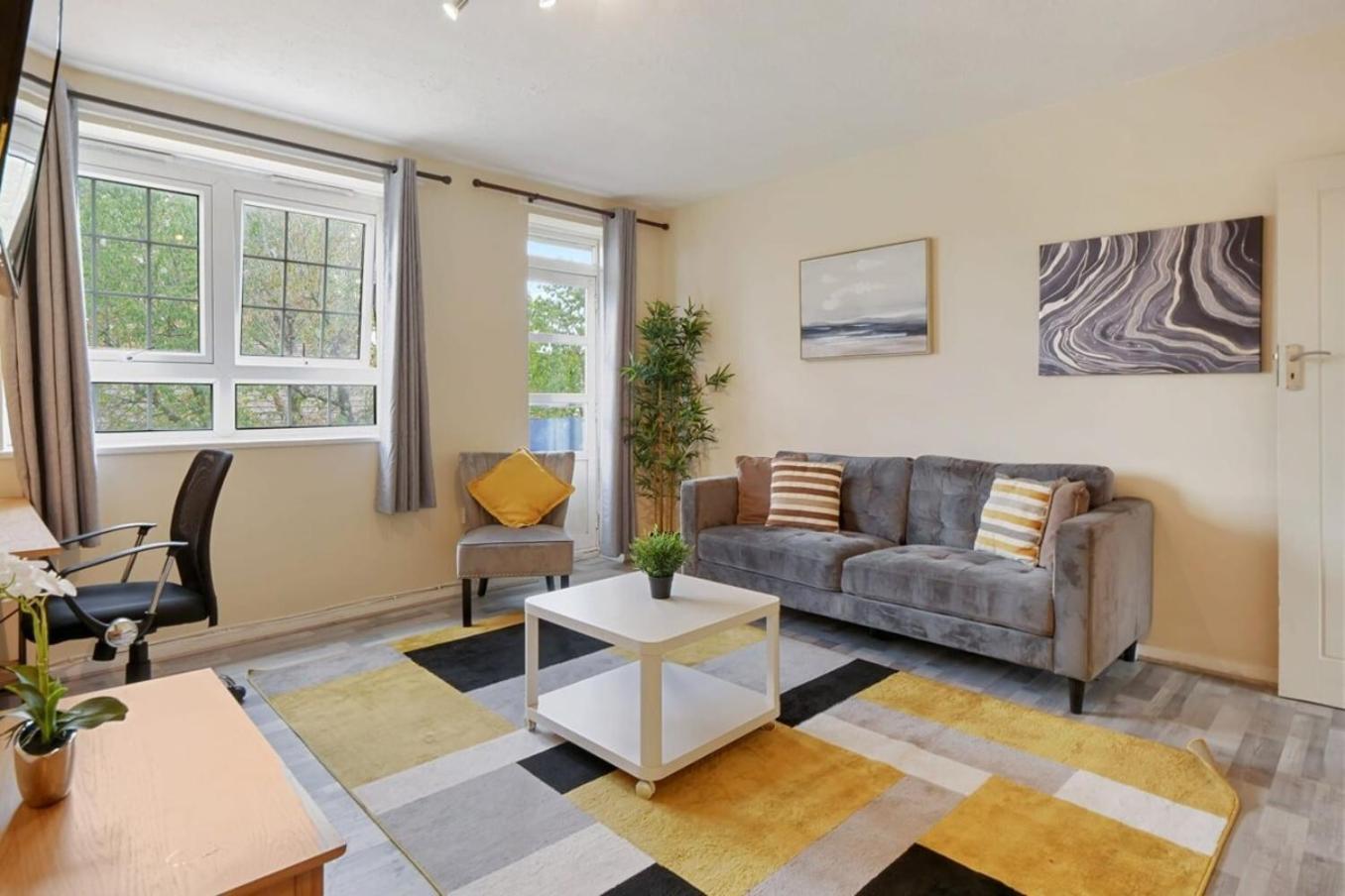 The Serene 2-Bedroom Flat W Free Street Parking Саттон Экстерьер фото
